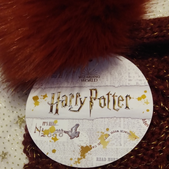 NWT Harry Potter Beanie Winter hat with Ball - Picture 5 of 6